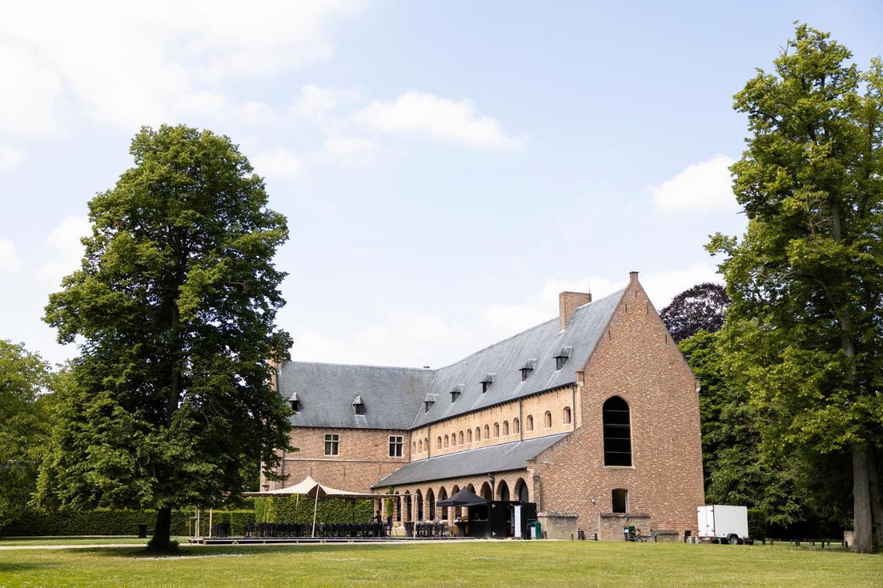 Отель Priorij Corsendonk Ауд-Тюрнхаут Экстерьер фото