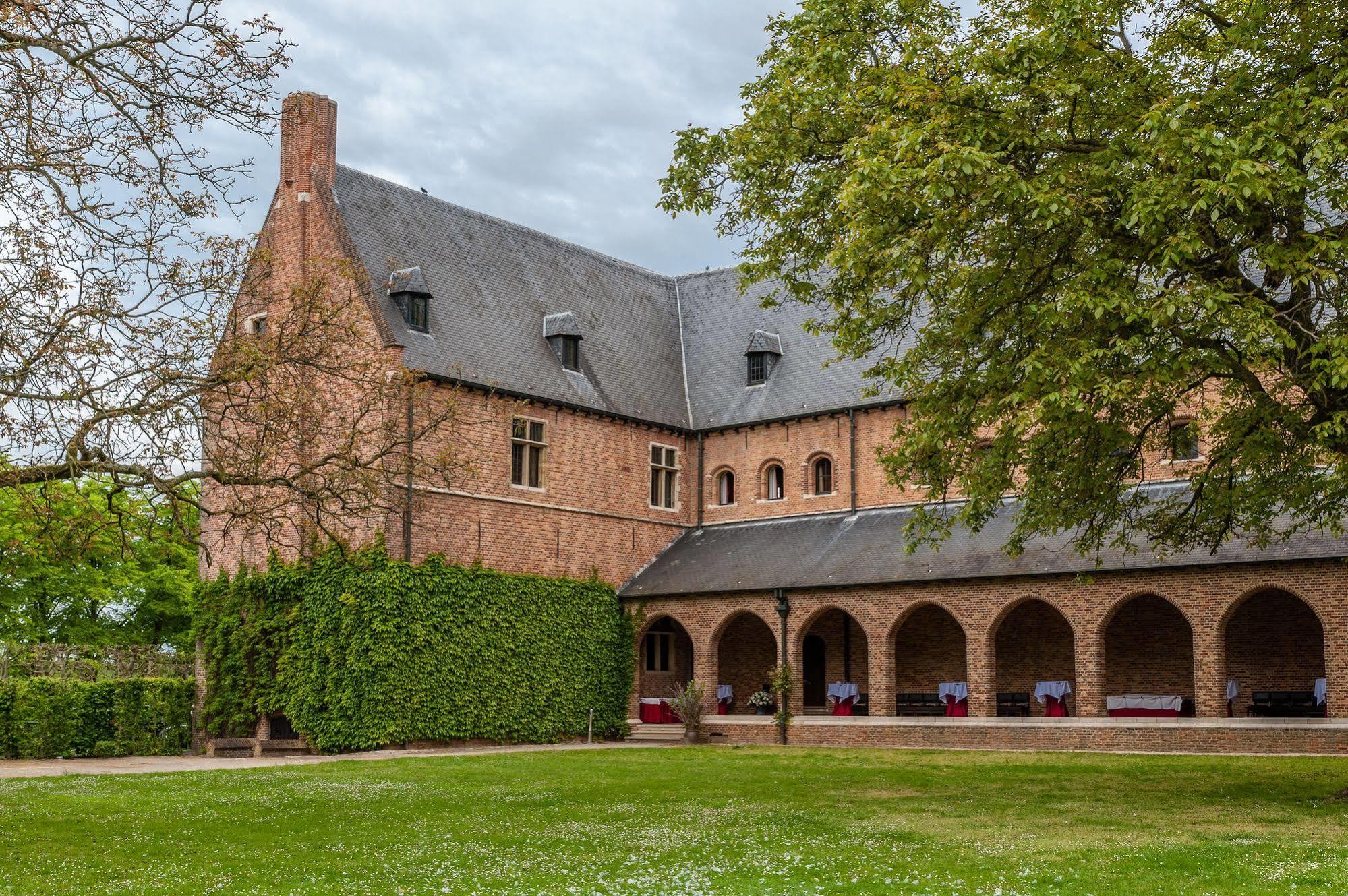 Отель Priorij Corsendonk Ауд-Тюрнхаут Экстерьер фото